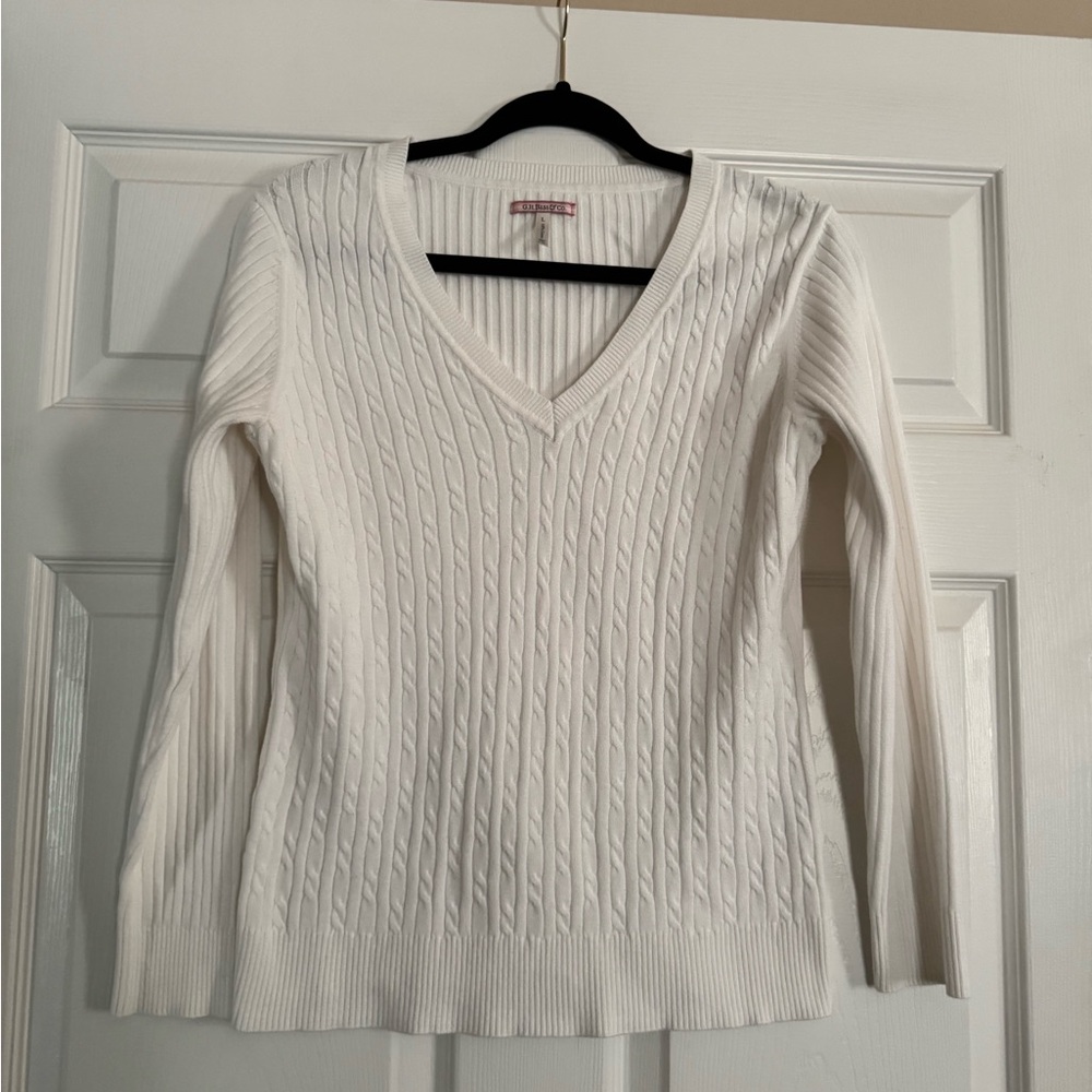 G.H. Bass & Co. Women's White Cable Knit V-Neck Sweater